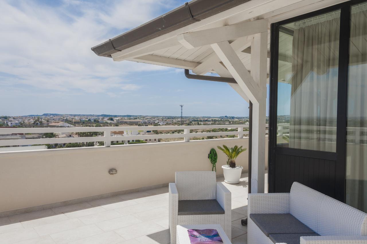 Apartament Attico Saker Racale Zewnętrze zdjęcie